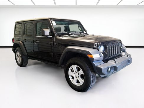 Used 2022 Jeep Wrangler Unlimited Sport AWD/4WD image 3