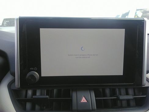 Used 2025 Toyota RAV4 XLE w/ Convenience Package image 18