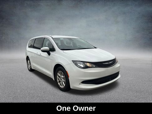 Used 2023 Chrysler Voyager LX FWD image 6