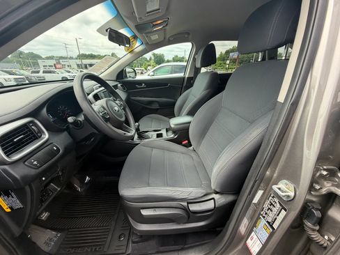 Used 2017 Kia Sorento AWD image 11
