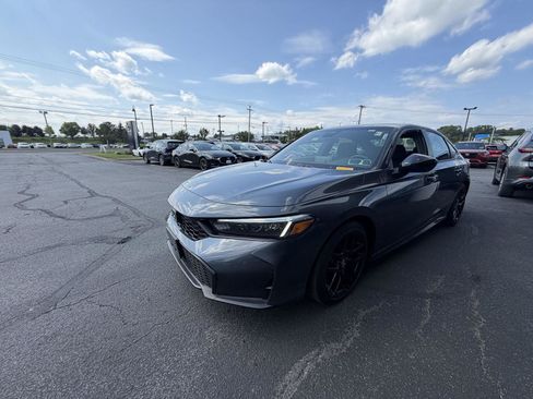 Used 2025 Honda Civic Sport image 3