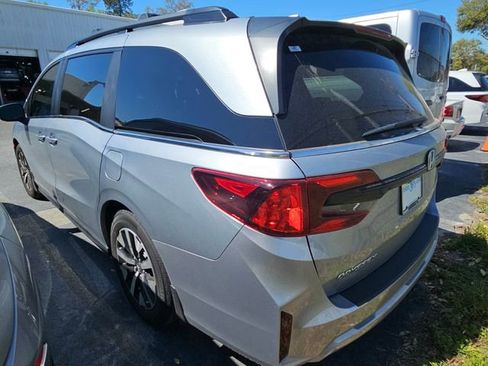 Certified 2025 Honda Odyssey EX-L image 7