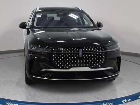 Used 2025 Lincoln Nautilus Reserve AWD/4WD image 2