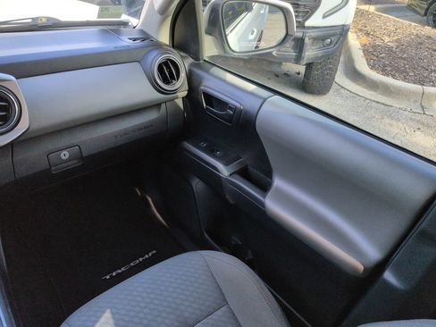 Used 2020 Toyota Tacoma SR5 RWD image 17