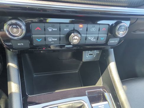 Used 2023 Jeep Compass Latitude w/ Sun and Sound Group AWD/4WD image 24