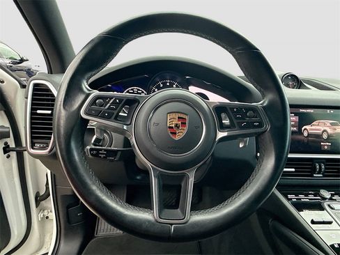Used 2020 Porsche Cayenne w/ Premium Package image 12