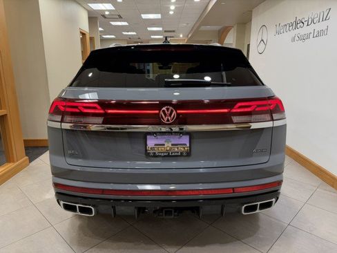 Used 2024 Volkswagen Atlas Cross Sport SEL R-Line image 4