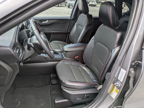 Certified 2025 Ford Escape ST-Line Select AWD/4WD image 7