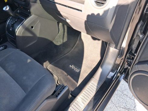 Used 2013 Jeep Compass Sport FWD image 29