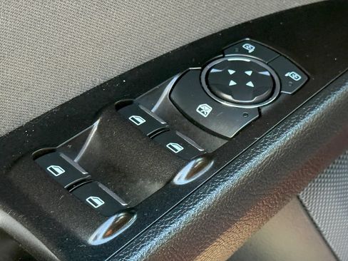 Used 2017 Ford Fusion SE FWD image 23