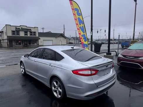 Used 2016 Ford Fusion SE image 5