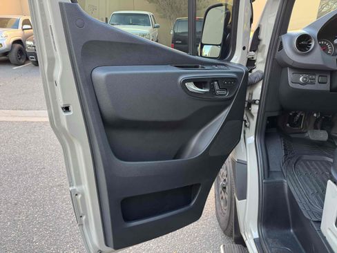 Used 2024 Mercedes-Benz Sprinter 2500 image 21