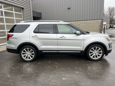 Used 2017 Ford Explorer Limited w/ Equipment Group 301A image 4