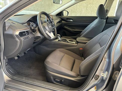 Used 2025 Nissan Altima 2.5 SV FWD image 28