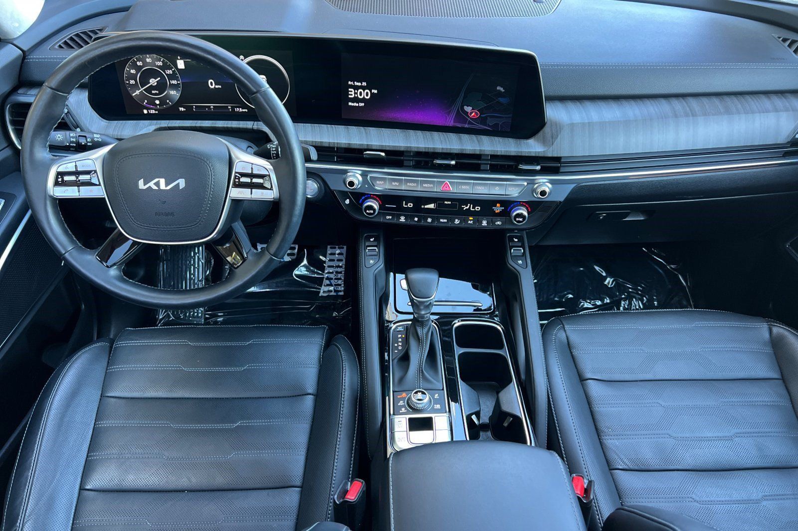 Used 2024 Kia Telluride SX Prestige w/ Towing Package AWD/4WD image 14