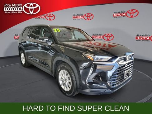 Used 2025 Toyota Grand Highlander AWD image 1