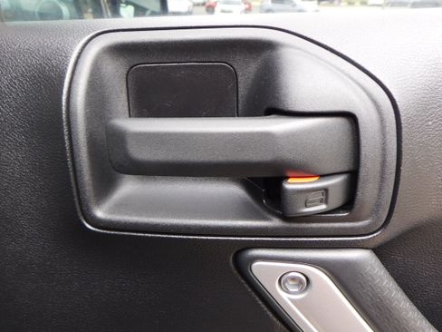 Used 2016 Jeep Wrangler Unlimited Rubicon image 40