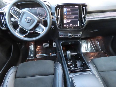 Used 2022 Volvo XC40 T5 R-Design w/ Climate Package AWD/4WD image 16
