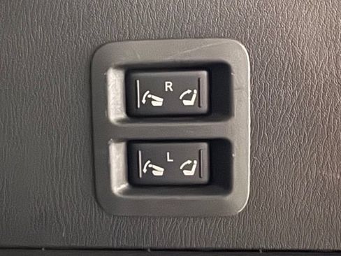 Used 2020 Nissan Armada Platinum w/ Captain's Chairs Package RWD image 38