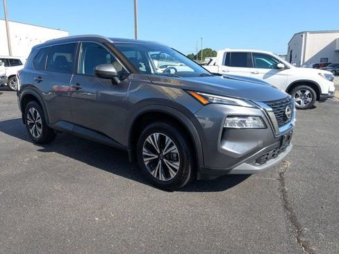 Used 2022 Nissan Rogue SV w/ SV Premium Package FWD image 2