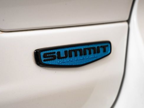 Used 2022 Jeep Grand Cherokee Summit AWD/4WD image 18