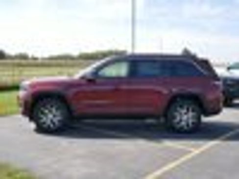 New 2025 Jeep Grand Cherokee Limited w/ Black Appearance Package image 3