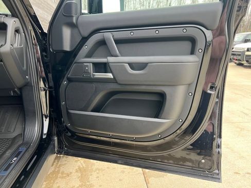 New 2025 Land Rover Defender 110 V8 image 15
