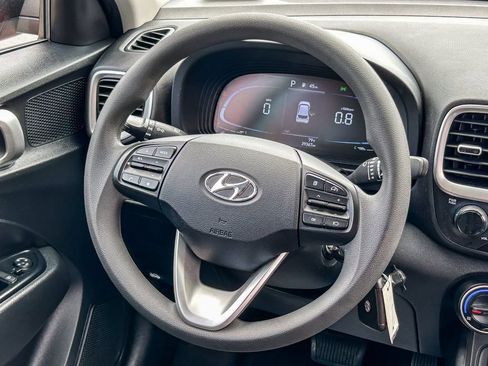 Used 2024 Hyundai Venue SE FWD image 16