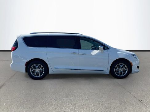 Used 2019 Chrysler Pacifica Limited FWD image 8