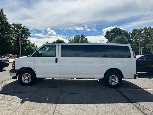 Used 2020 Chevrolet Express 3500 LT w/ LT Preferred Equipment Group RWD image 2