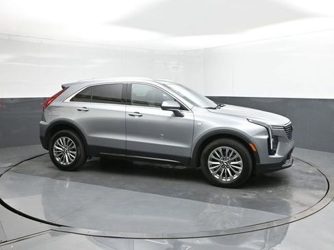 Used 2024 Cadillac XT4 Premium Luxury image 17