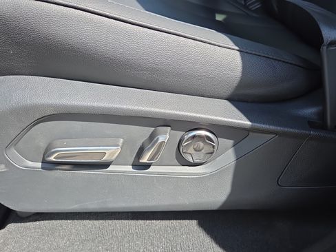 Used 2025 Acura MDX SH-AWD image 10