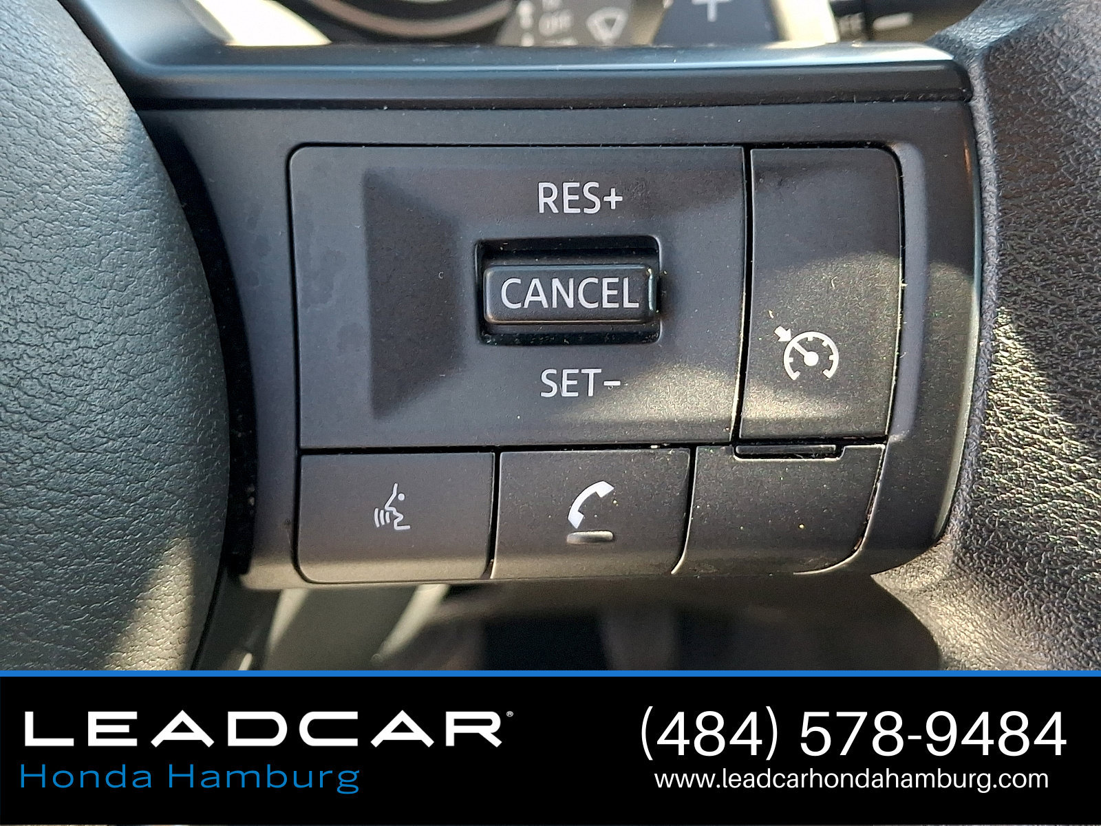 Used 2024 Nissan Rogue S AWD/4WD image 21