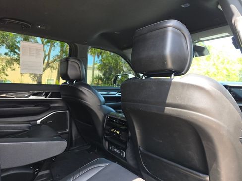 Used 2022 Jeep Wagoneer Series III w/ Flexible Seating Group RWD image 17