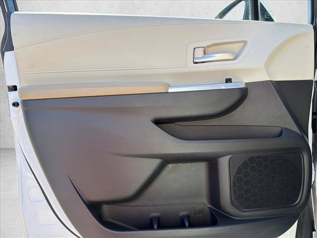 Used 2022 Toyota Sienna XLE w/ XLE Plus Package FWD image 10