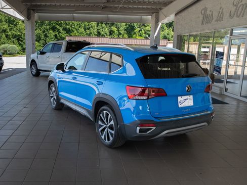 Used 2022 Volkswagen Taos SE FWD image 4