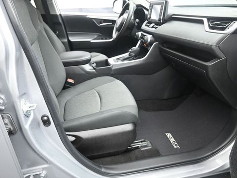 Used 2022 Toyota RAV4 XLE image 28