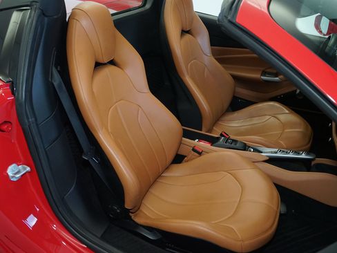 Used 2021 Ferrari F8 Tributo RWD image 10