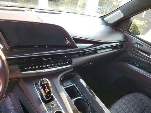 Used 2021 Cadillac Escalade ESV Sport Platinum RWD image 27