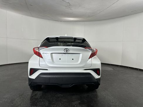 Used 2022 Toyota C-HR XLE image 7