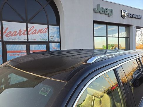 Used 2024 Jeep Wagoneer Series II AWD/4WD image 19