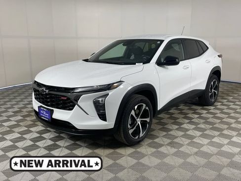 Used 2025 Chevrolet Trax RS w/ Driver Confidence Package FWD image 1