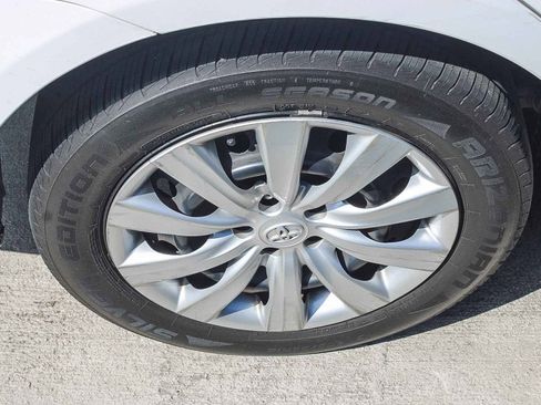 Used 2013 Toyota Corolla LE image 12