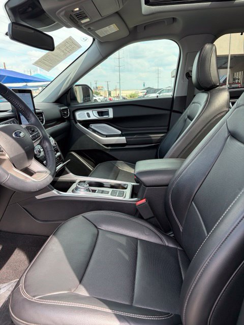 Used 2023 Ford Explorer Limited w/ Limited Technology Package RWD image 8