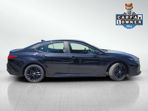 Used 2025 Toyota Camry SE FWD image 3