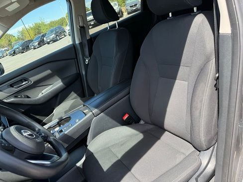 Used 2024 Nissan Rogue S image 9