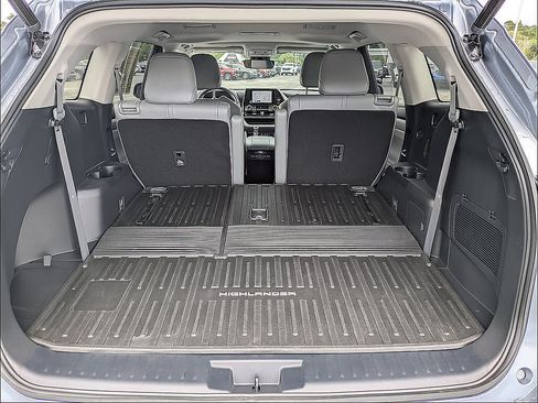 Used 2023 Toyota Highlander XLE FWD image 15