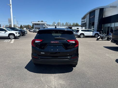 Used 2022 GMC Terrain SLE w/ Driver Convenience Package AWD/4WD image 4