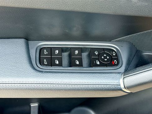 Used 2021 Porsche Cayenne Base image 19