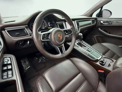 Used 2017 Porsche Macan Turbo AWD/4WD image 15